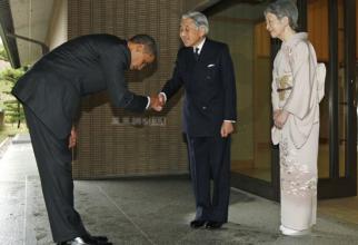 Emperor Akihito, Empress Michiko and President Obama. This was the bow that went around the world as Western media harshly criticized Obama for bowing "too low" (even though it is totally normal in Japan...)